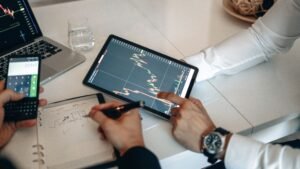 From Zero to First Commission: A Clear Plan